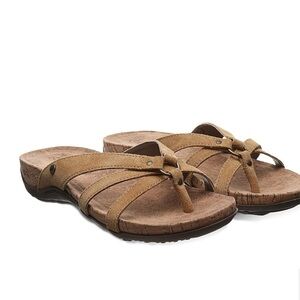Women's Fawn Strappy Footbed
Sandal new